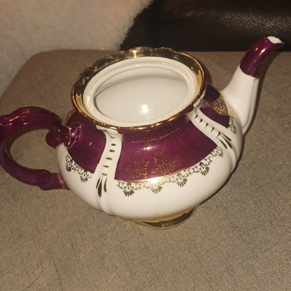 Porcelain pot
